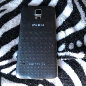 Samsung galaxy s5 with pink case